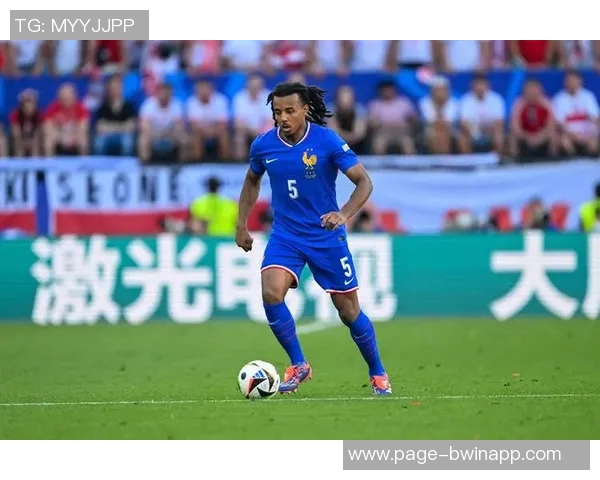 巴萨寻求孔德替补目标锁定28岁多特后卫莱尔森